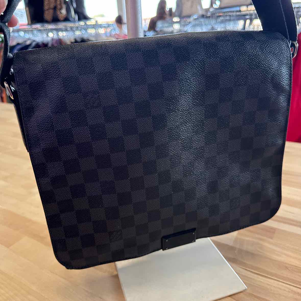 Louis Vuitton Damier District Black & Gray Messenger Handbag