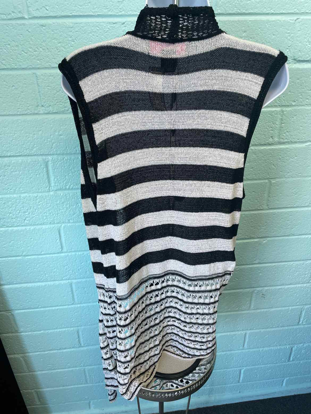 Peck&Peck Size XL Black White Vest