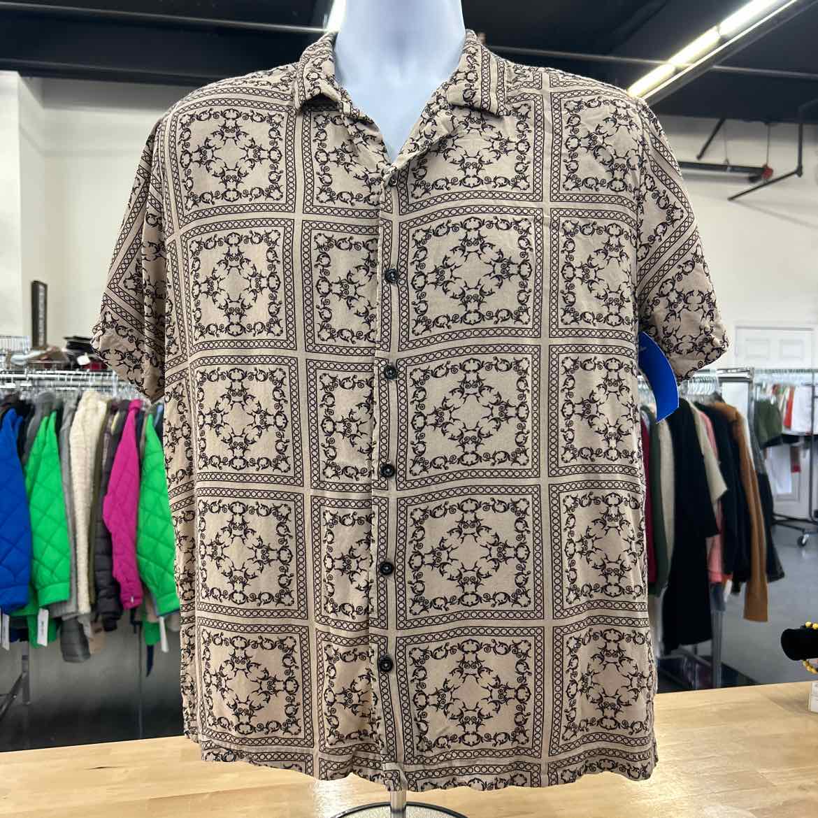 Level Ten Design Size M Beige MENS Button Down Shirt