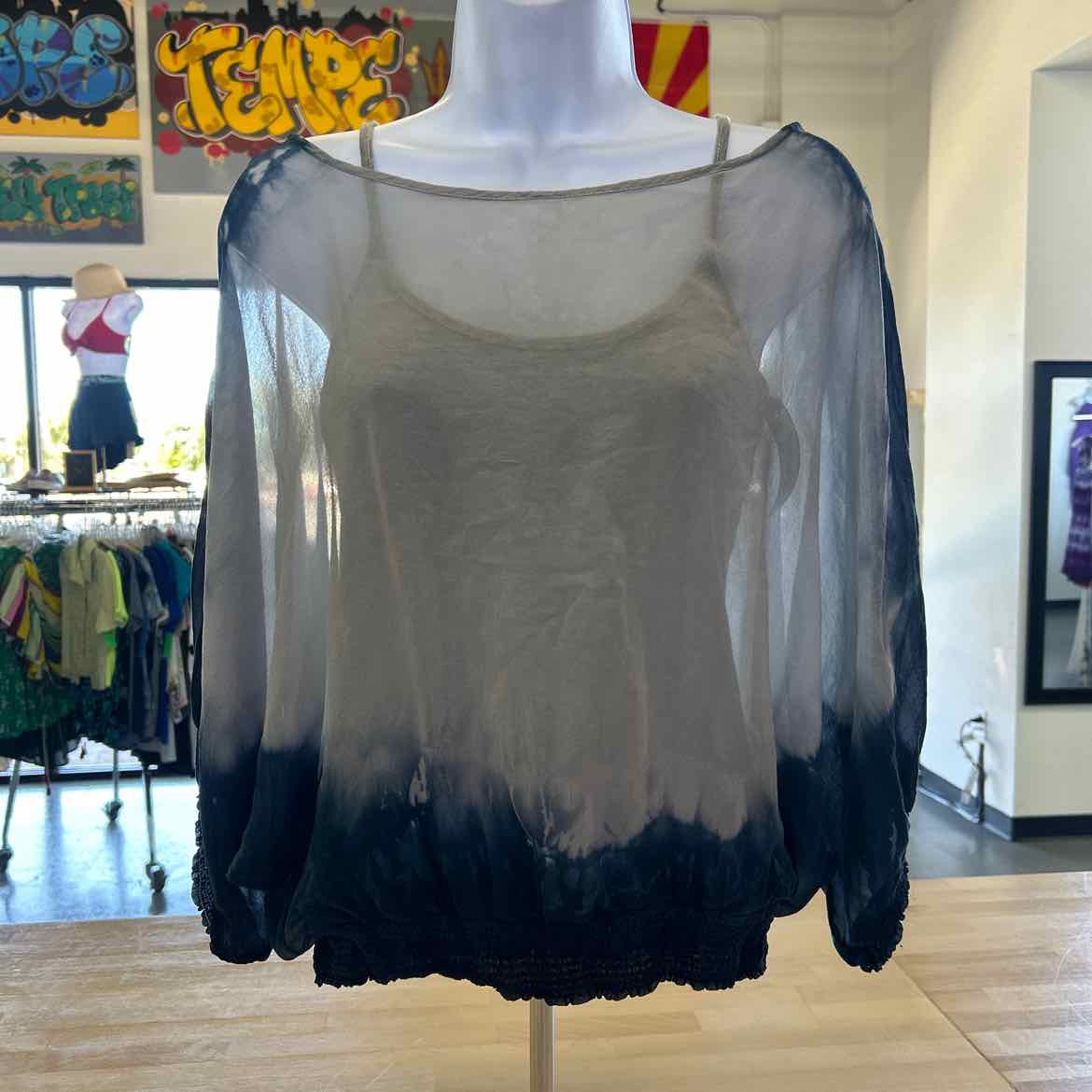 Red Haute Size OS Blue Gray Preloved Blouse SS