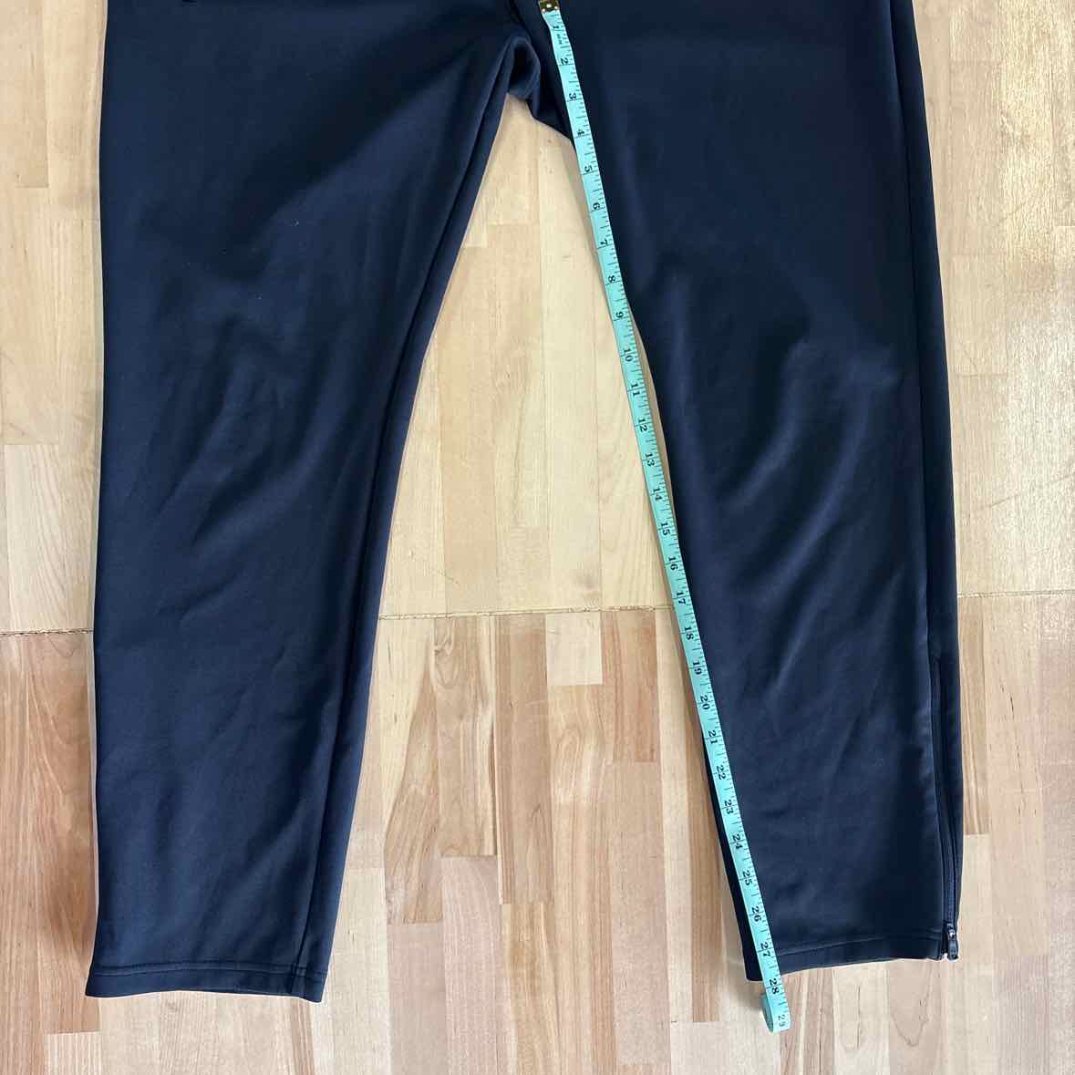 Under Armour Size M Black Sweatpants