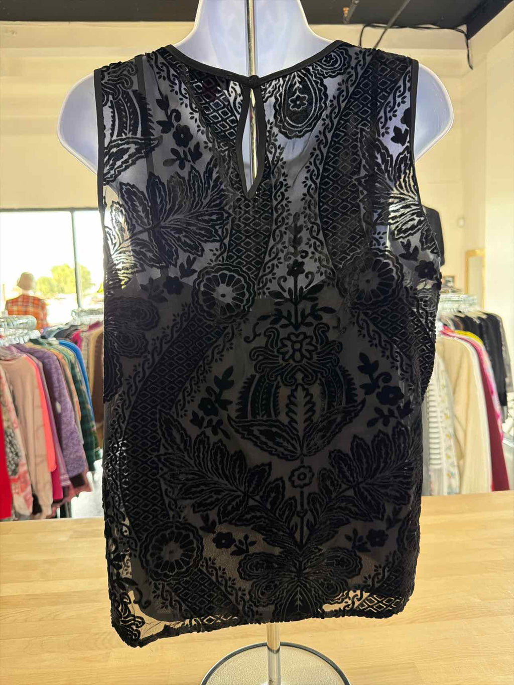 Vince Camuto Size M Black Sleeveless