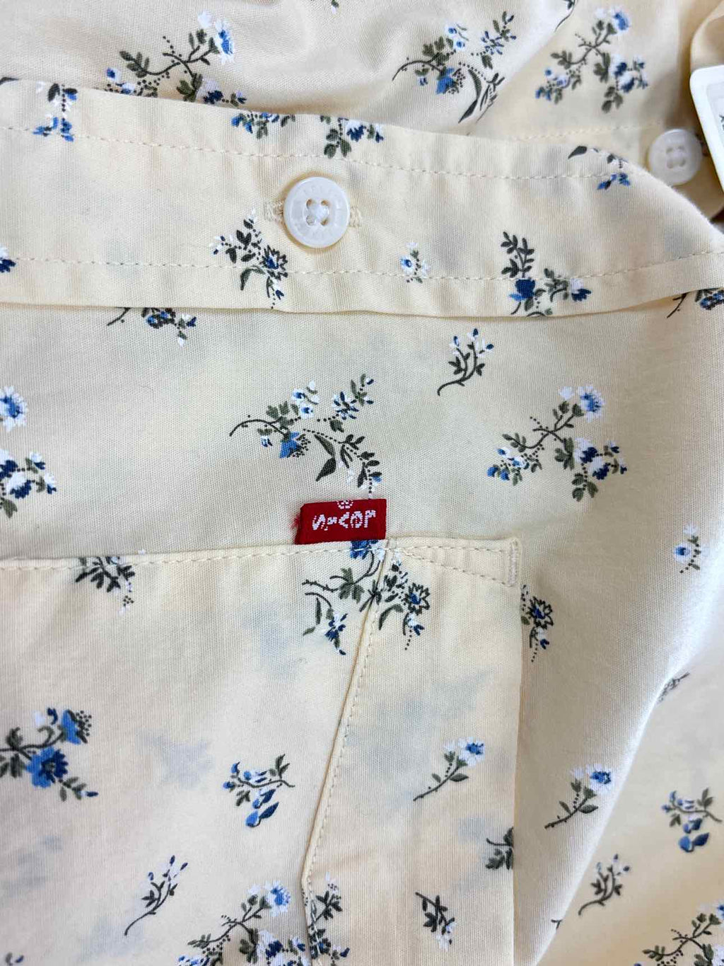 Levi's Size XL Men's Levi'sÂ® Classic Fit Short Sleeve Button-Down Shirt