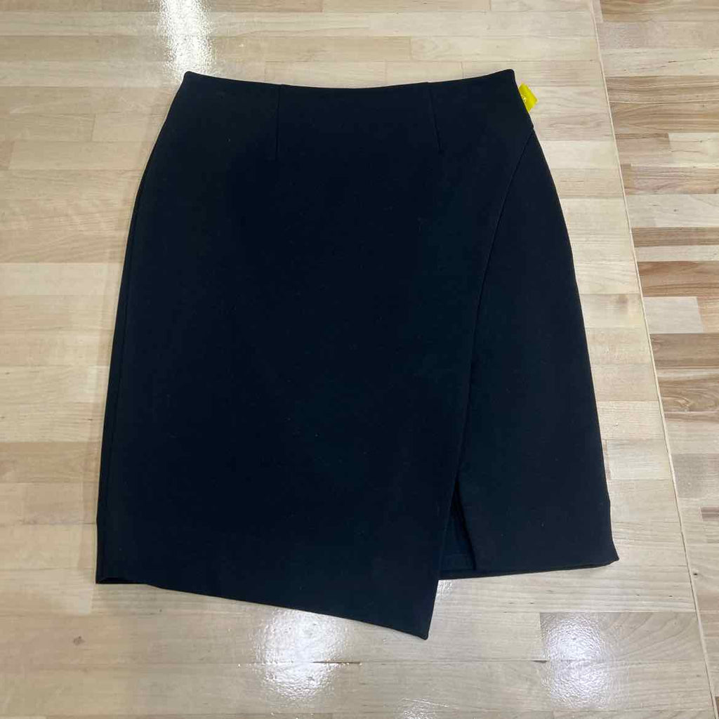 White House Black Market Size 4 Black Preloved Skirt