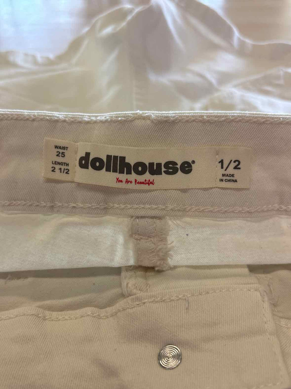 dollhouse Women Size 25 Cream Denim Preloved Shorts