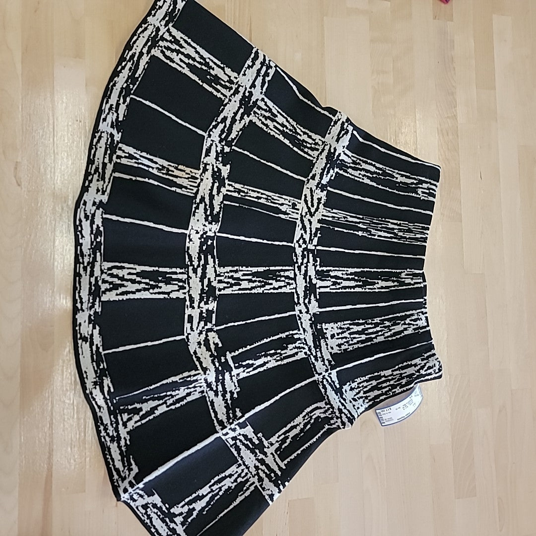 Nic & Zoe Size XS Black/White Skirt