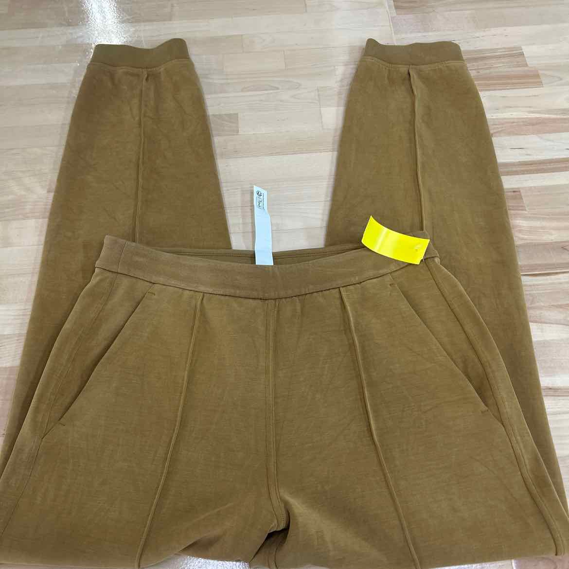 LuluLemon Size M Tan Preloved Pants