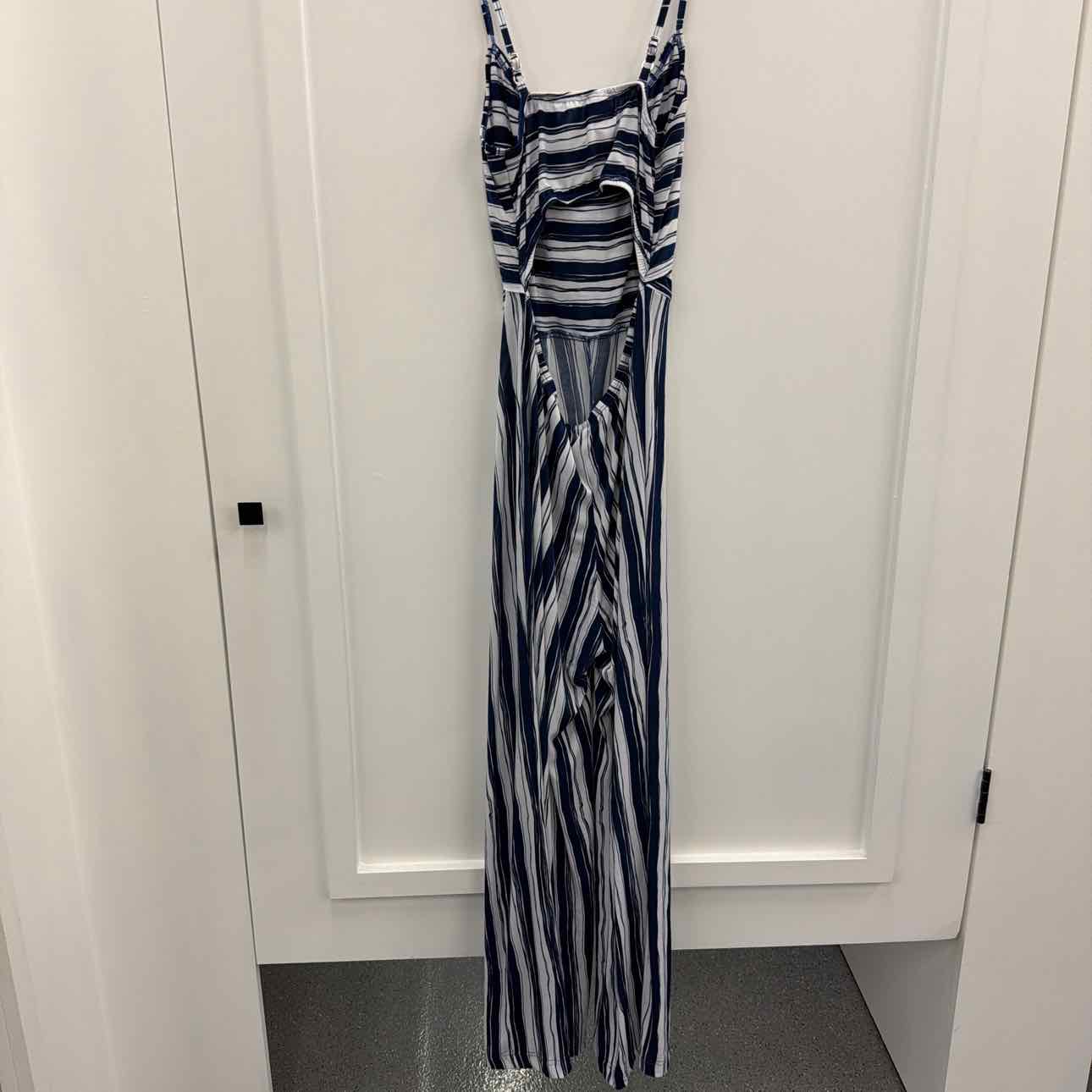 Size 2 White/Blue Preloved Jumper
