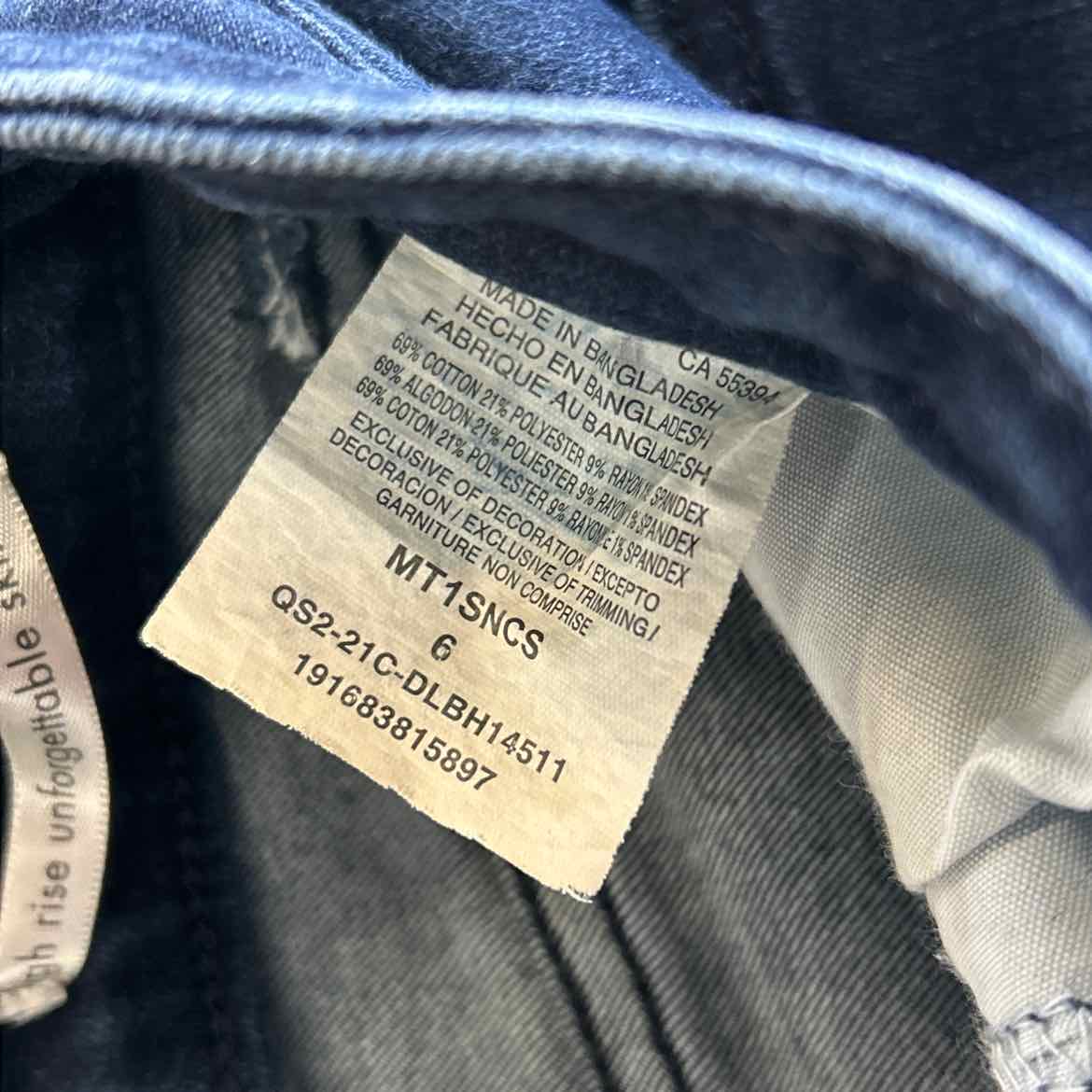 Wrangler Size 6 Blue Denim Preloved Jeans
