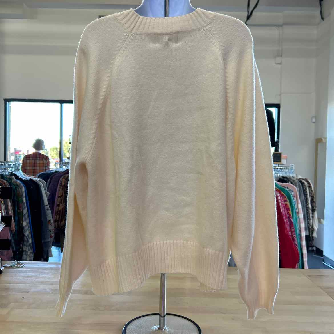 Old Navy Size XXL White Sweater