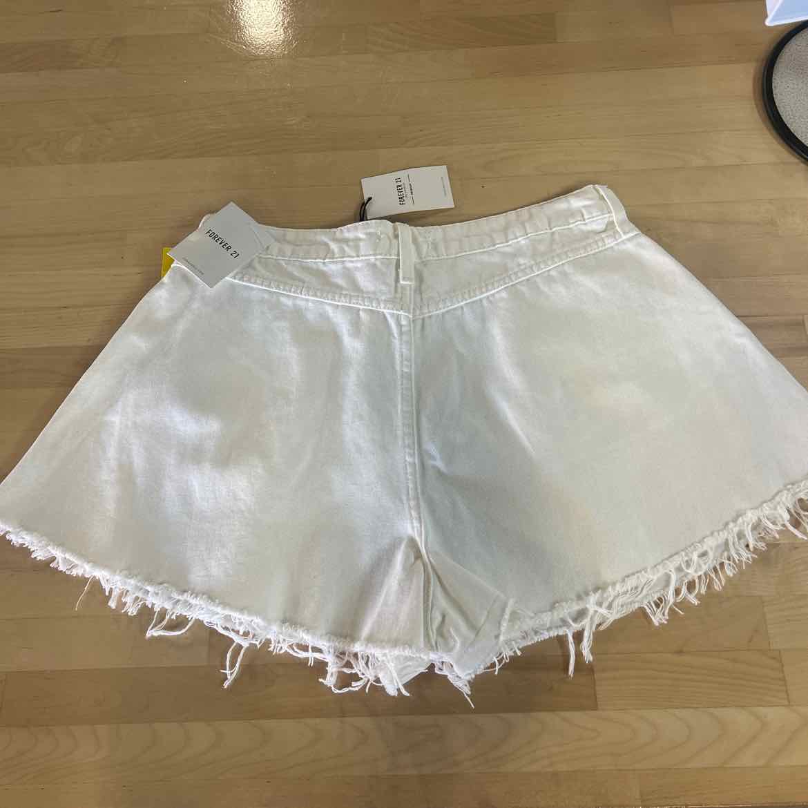 Forever 21 Women Size 29 White New Shorts