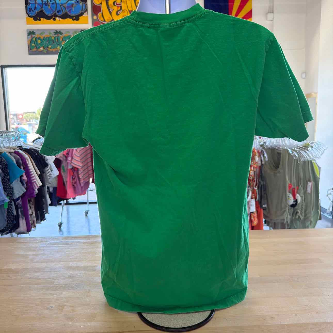 Undefeated Size M Green Preloved MENS T-shirt