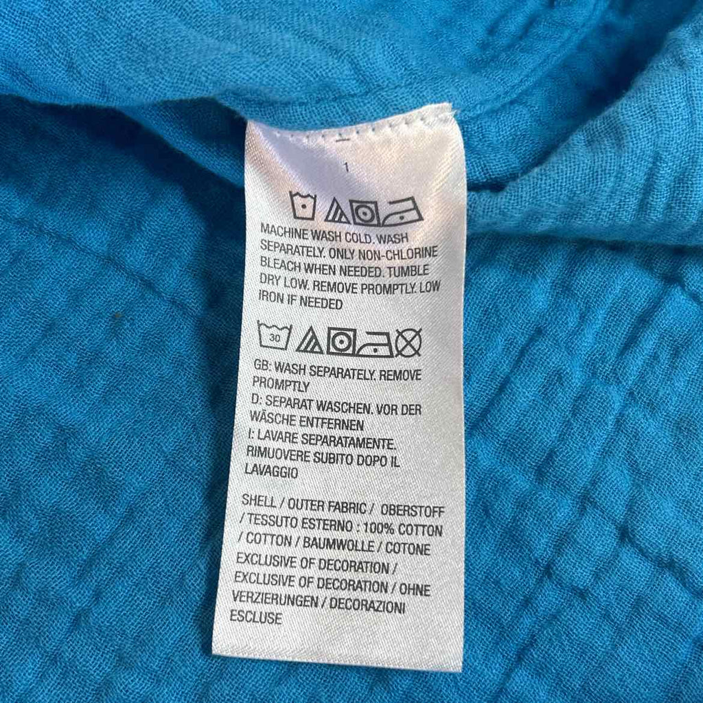 Passport Size L Blue Knit Preloved Vest