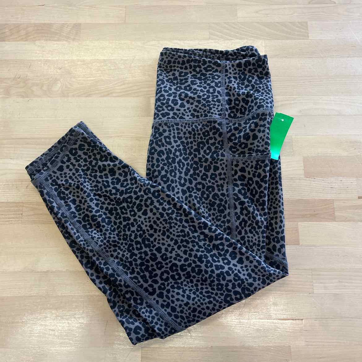 Evolution & Creation Size L Gray Preloved athletic leggings