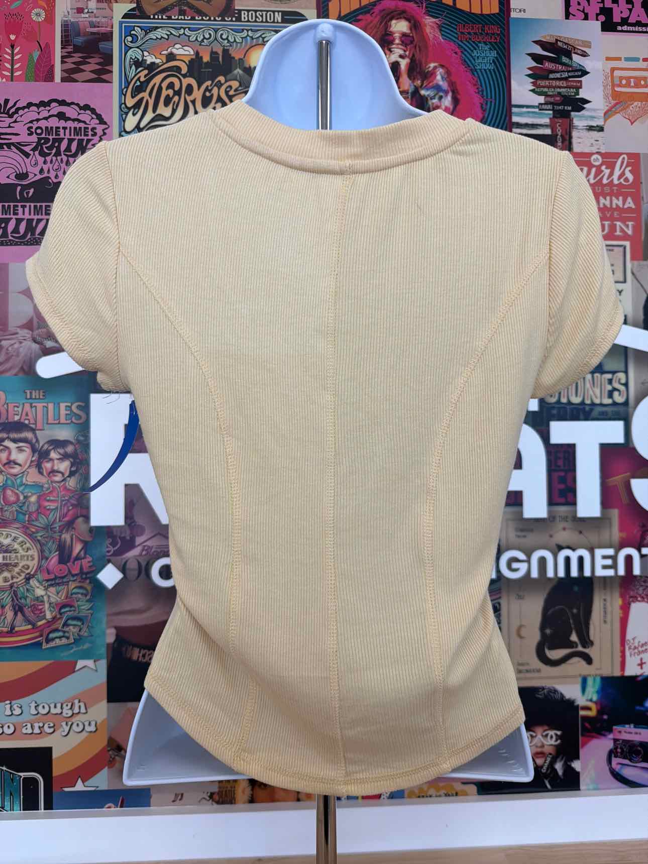 ultra flirt Size M Ribbed Cropped Henley Short Sleeve