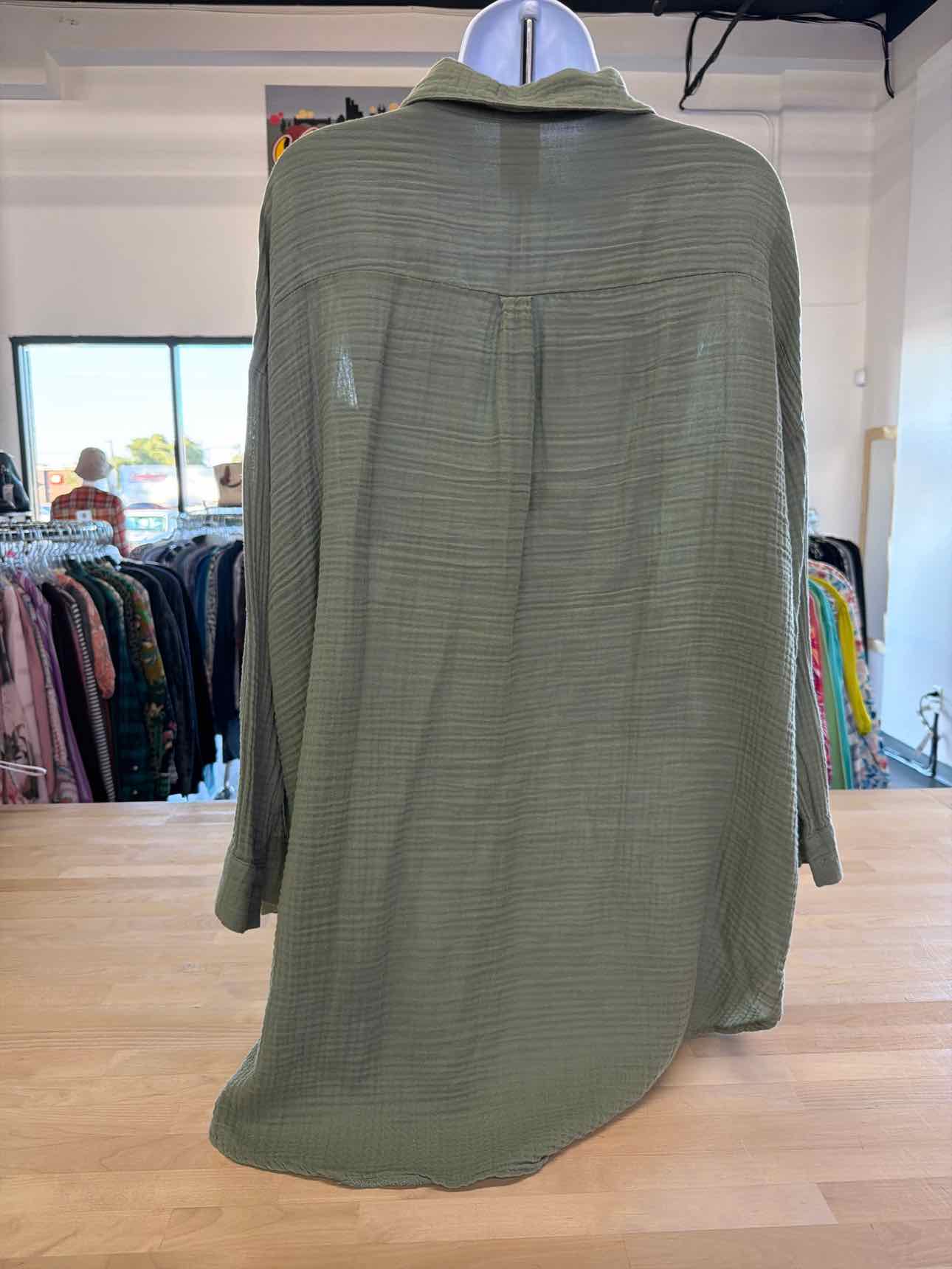 Kona Sol Size XL Green Button Down Shirt