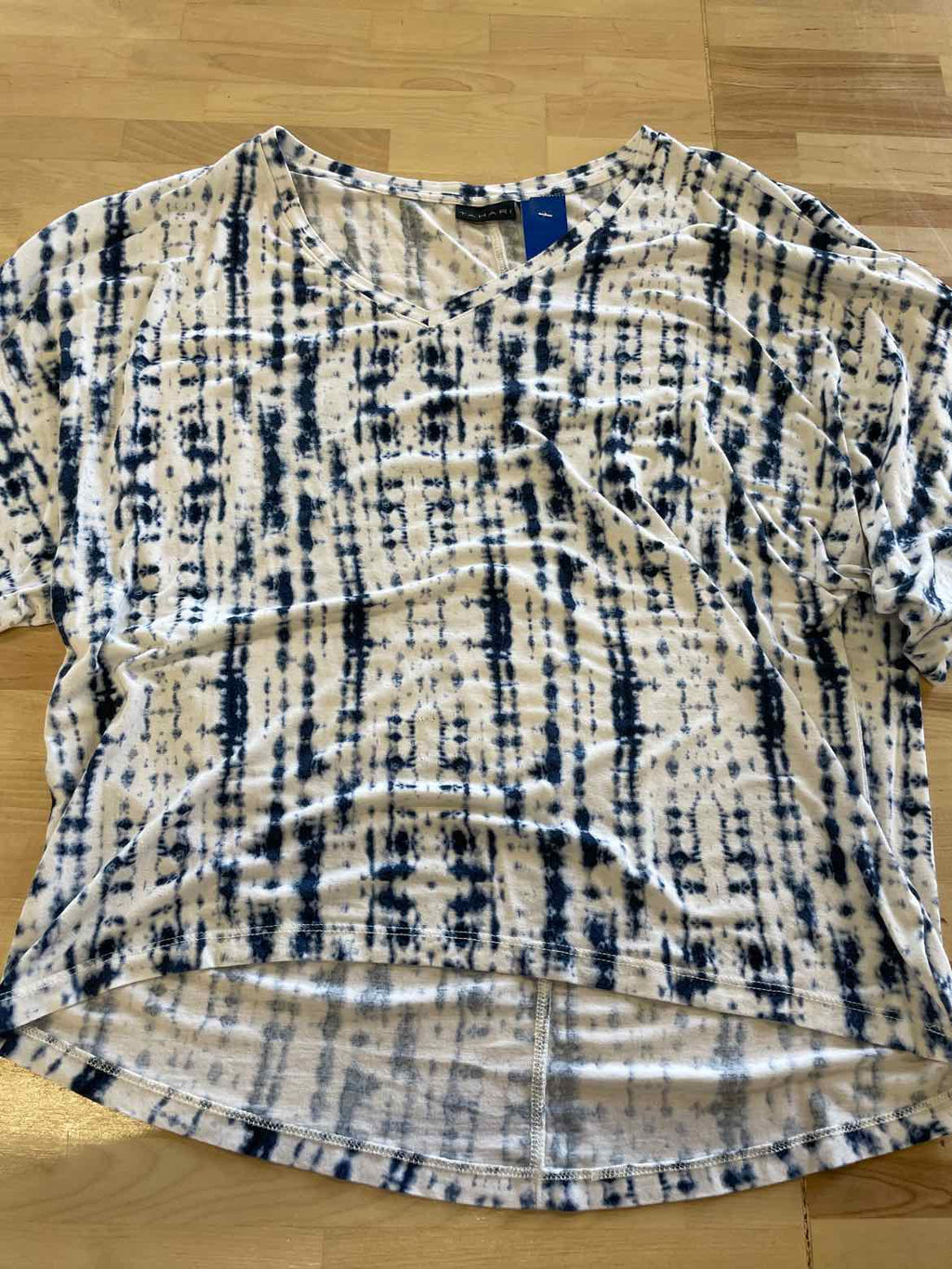 Tahari Size M White and Blue Blouse