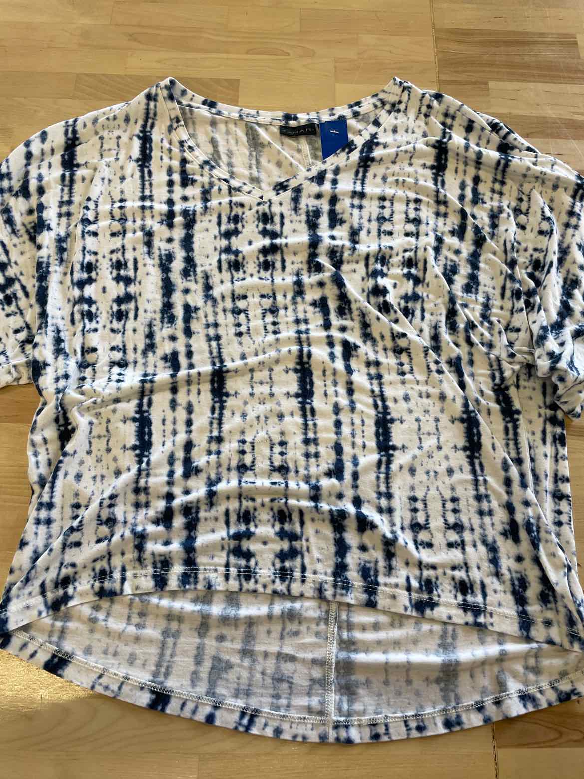 Tahari Size M White and Blue Blouse