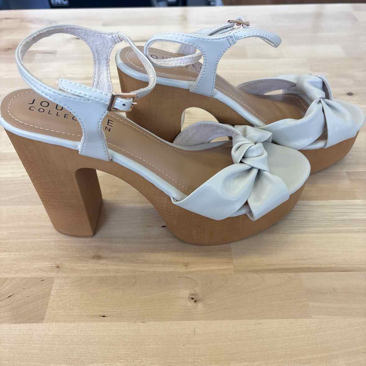 Journee Collection Shoe Size 10 Beige Heels