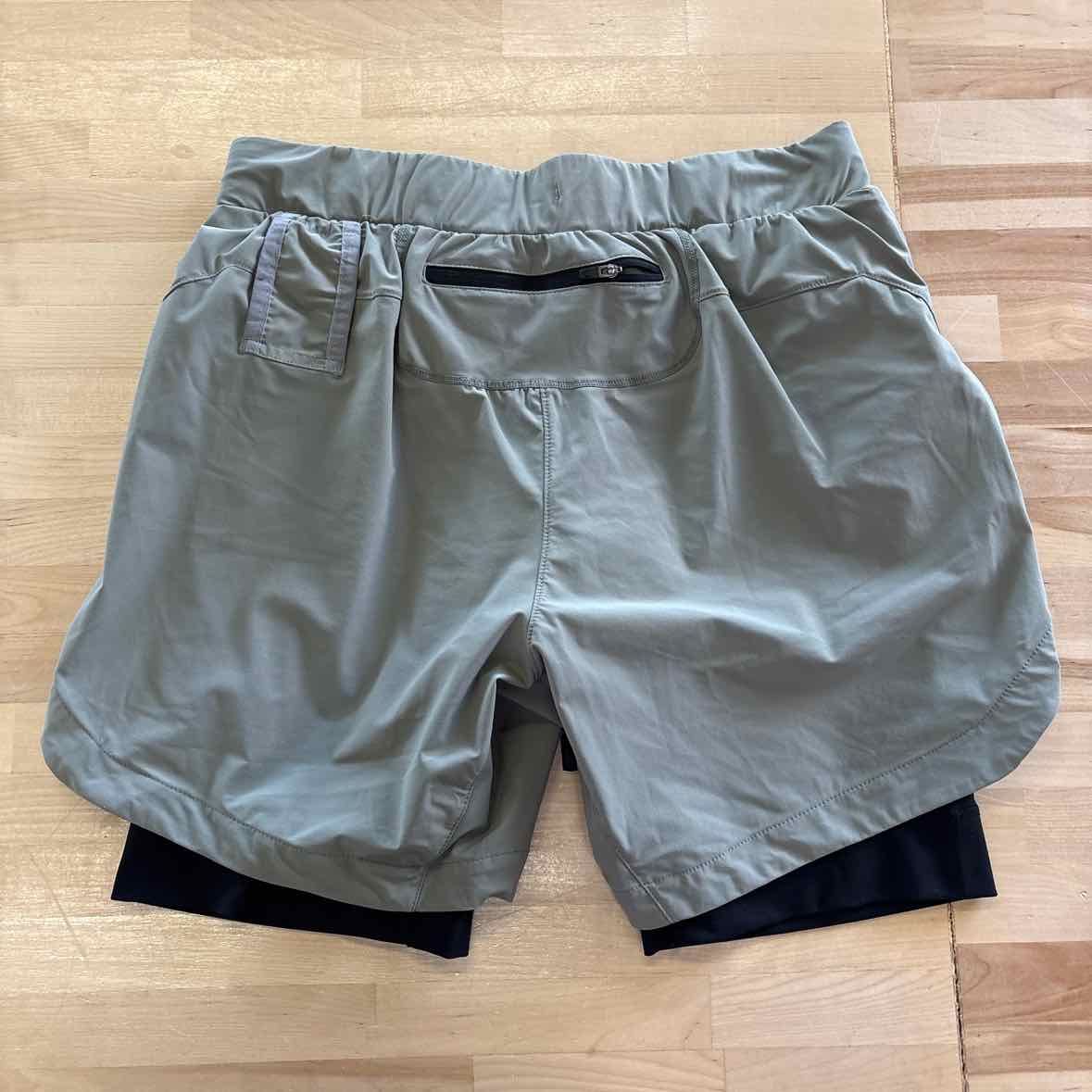 ASRV Size M Green MENS Athletic Shorts