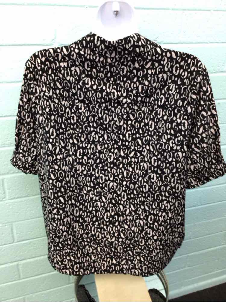 Chico's Size 1.50 (10) BLACK & WHITE Blouse