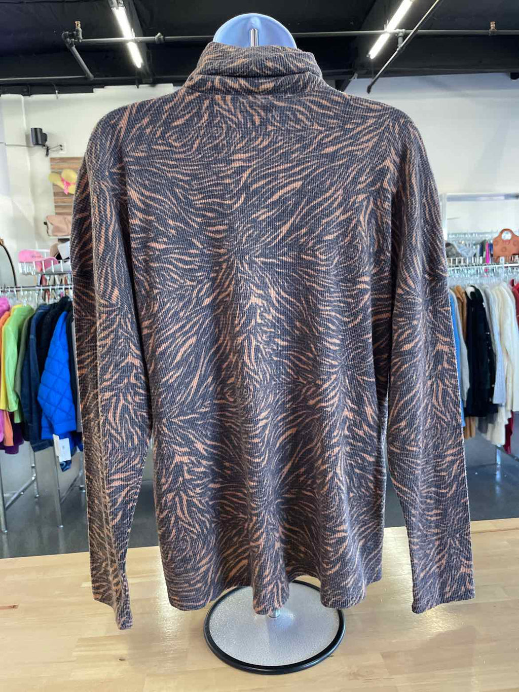 Vince Camuto Size L Brown Long Sleeve