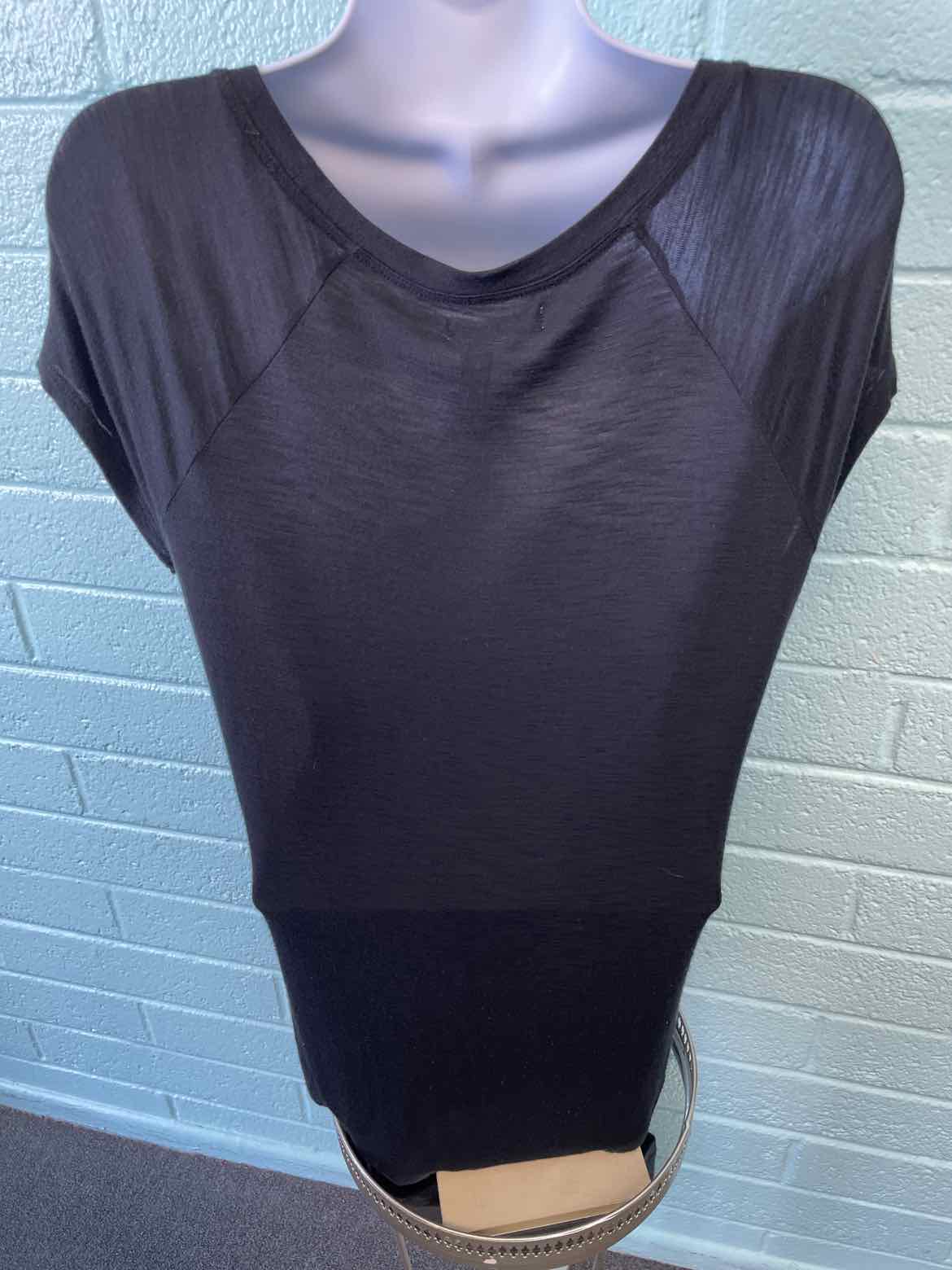 Maurices Size M Black T-shirt