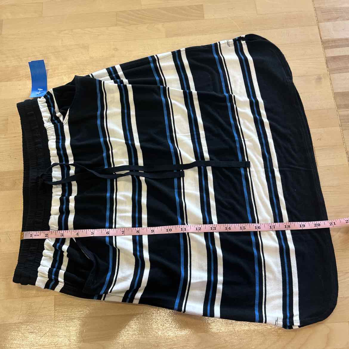 Max Studio Size S Black/White Preloved Skirt