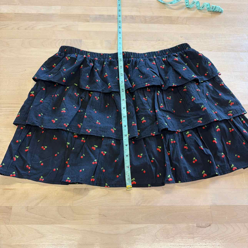 Divided Size M Black Preloved Skirt