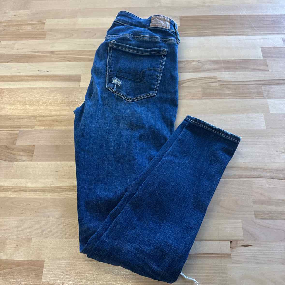 American Eagle Size 6 Blue Jeans