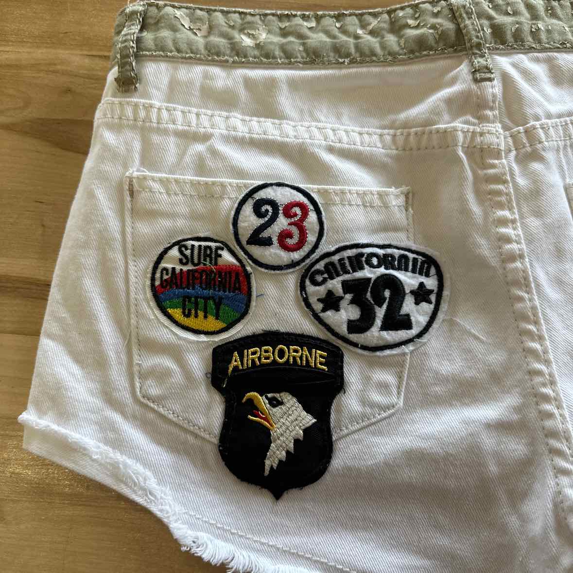 Vintage Spacegirls Size 28 White Shorts