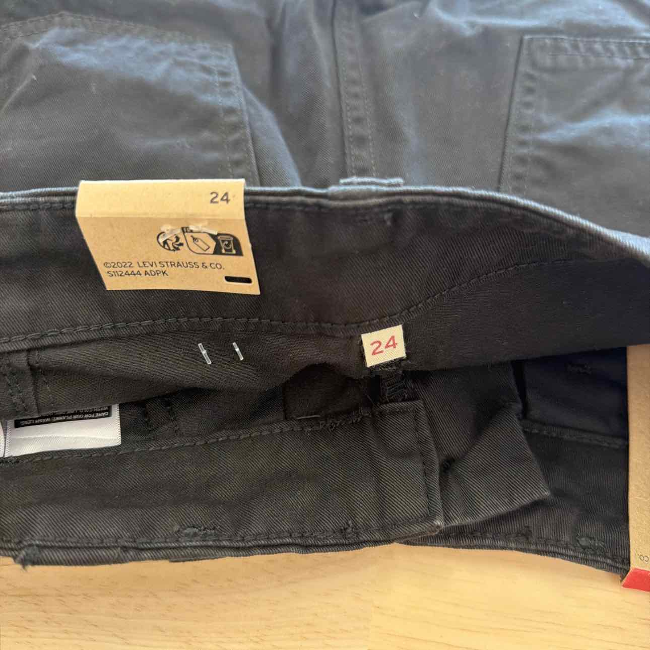 Levi's Women Size 24 Black New Shorts