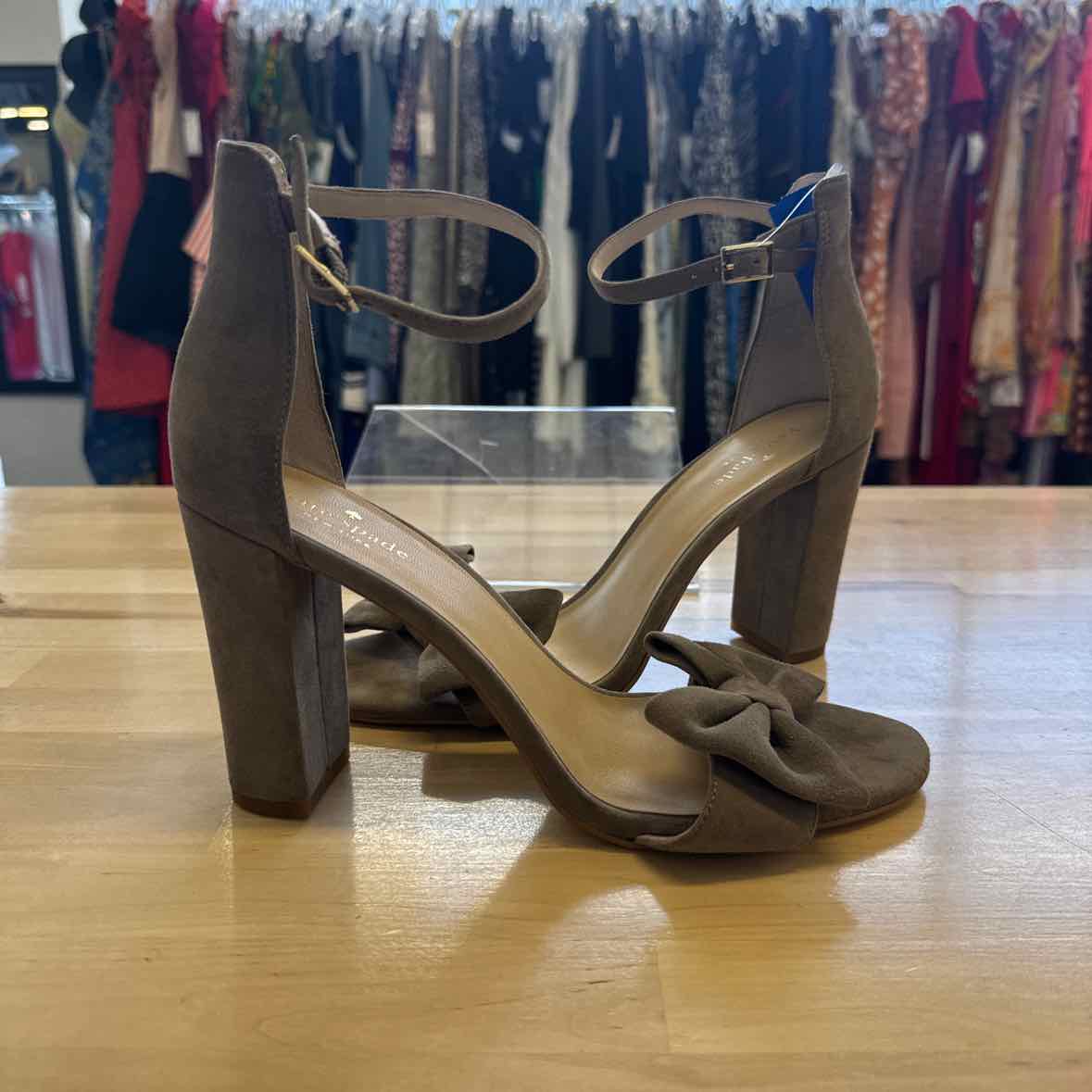 Kate Spade Shoe Size 10 Beige Paulette Bow Heels