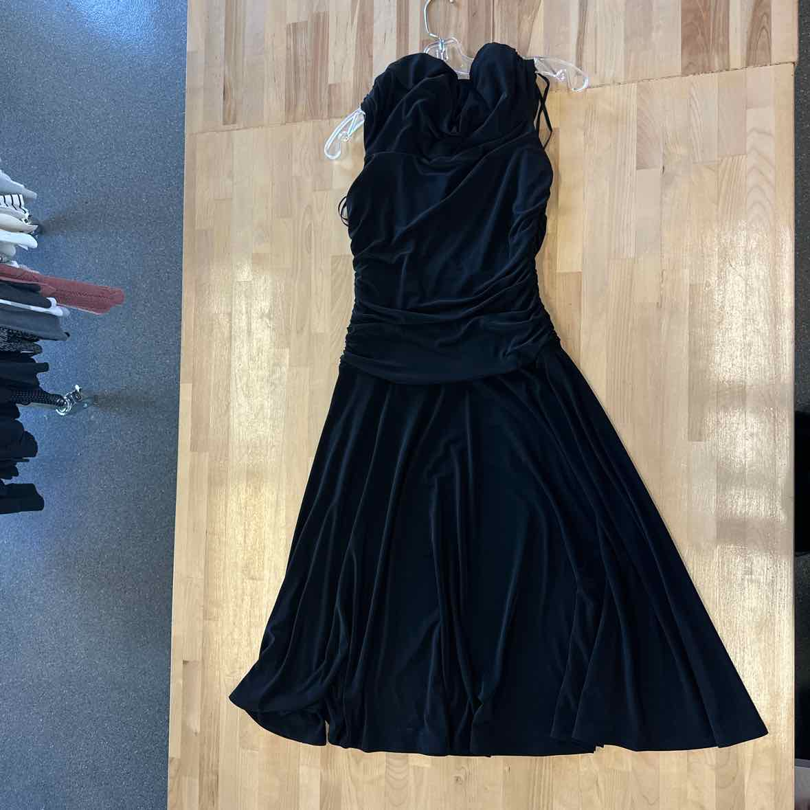 Jones New York Size 6 Black Dress