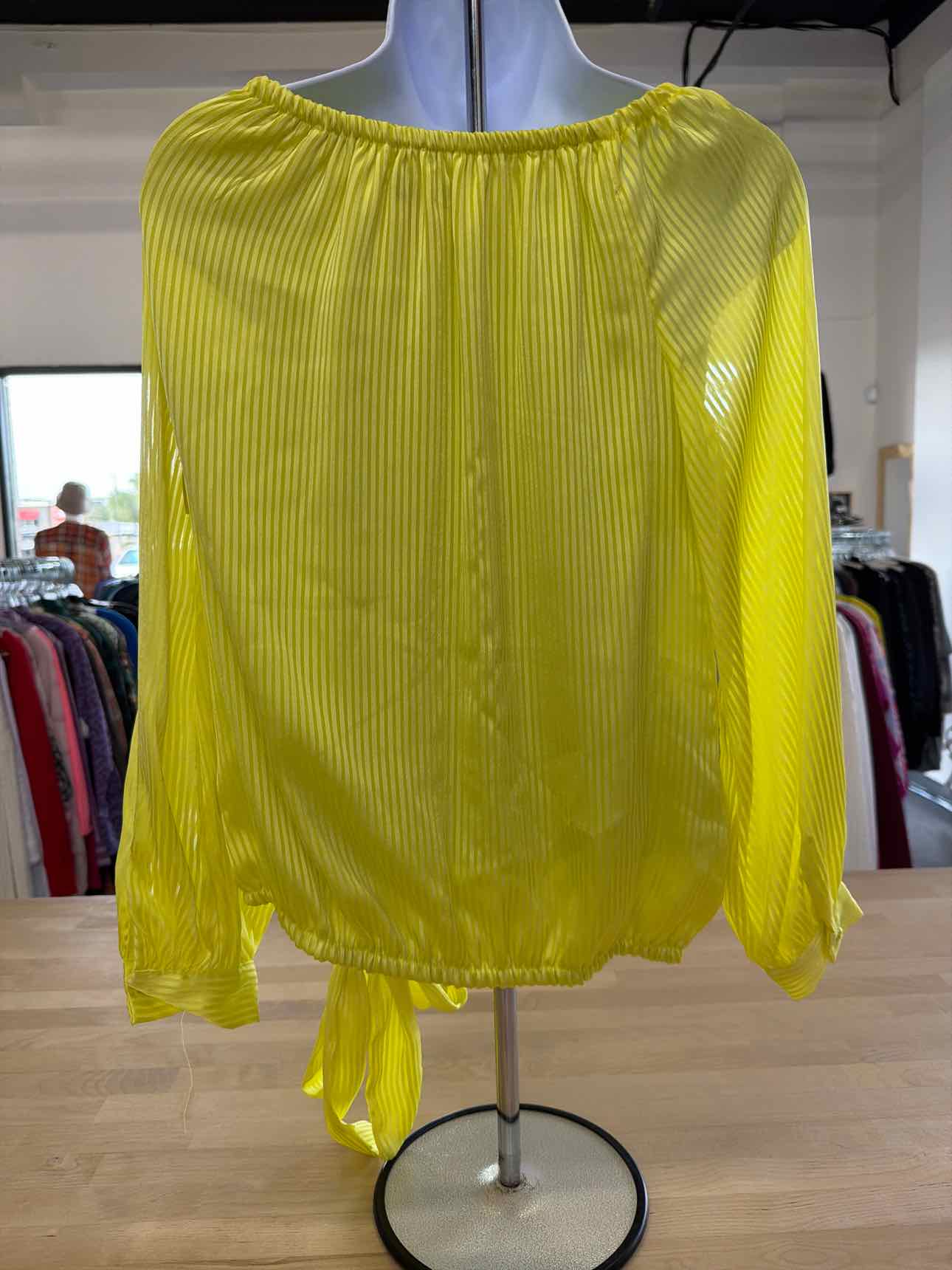 Vince Camuto Size XS Yellow New Blouse SS