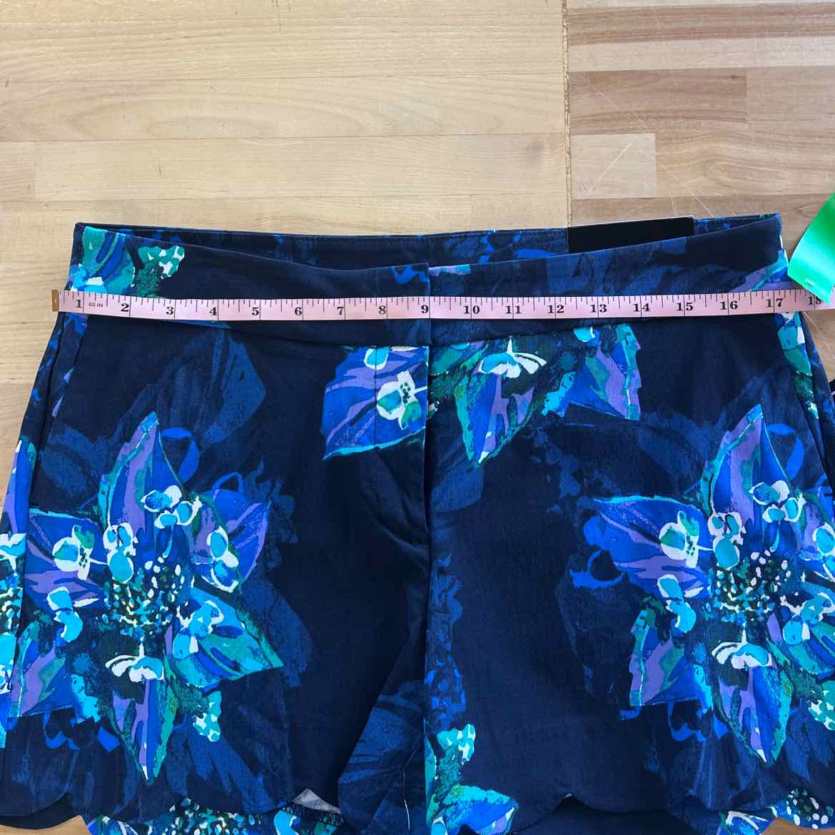 Attyre Women Size 12 Blue New Shorts