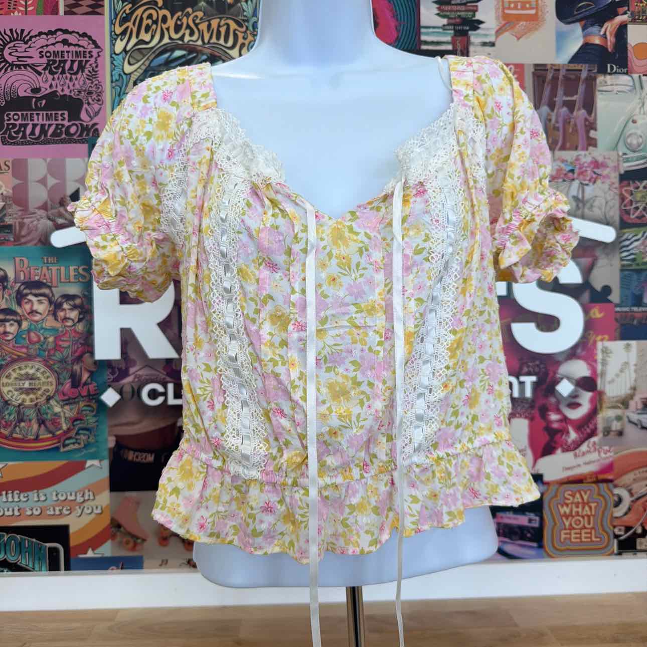 Self E Size L Self Esteem Floral Short Sleeve Peasant Blouse