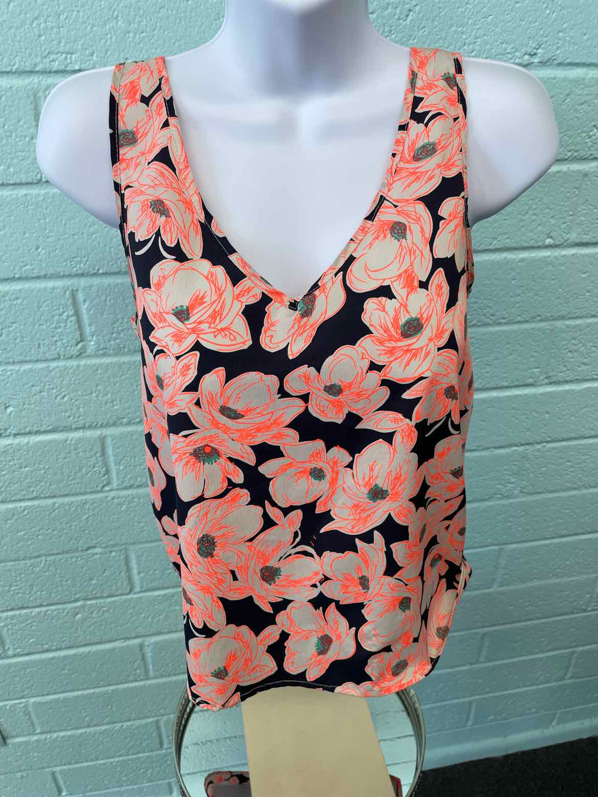 One Clothiing Size S Neon Orange Sleeveless