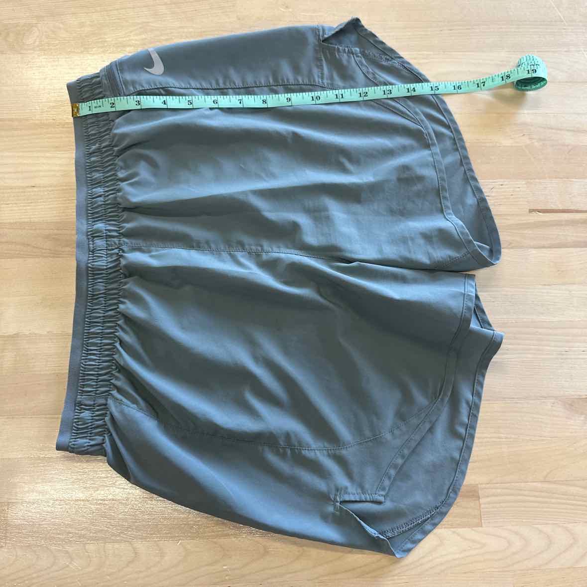 Nike Size M Gray Athletic Shorts