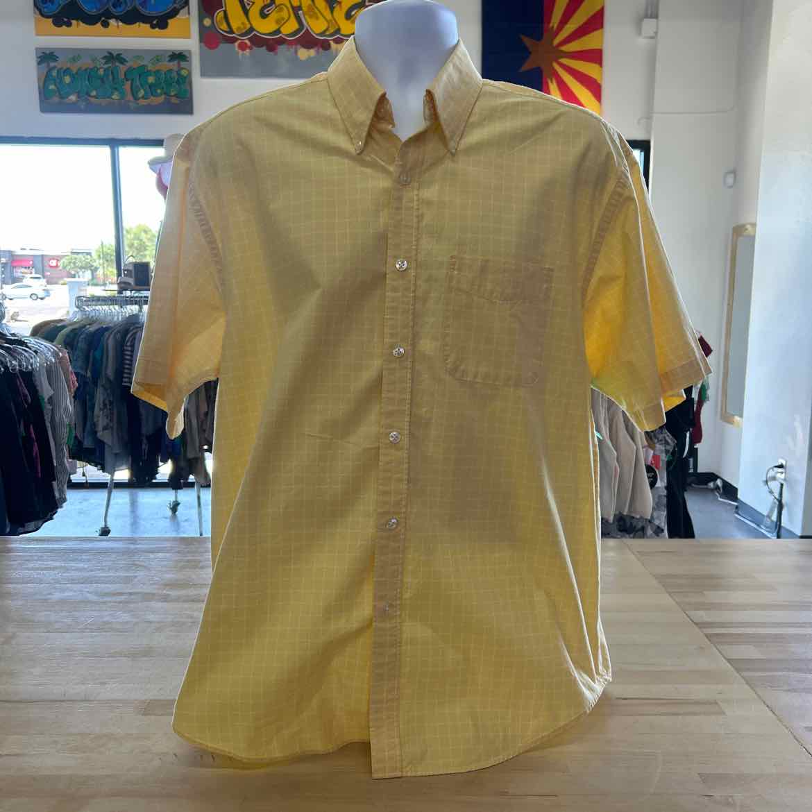 Van Heusen Size L Yellow Preloved MENS Button Down Shirt