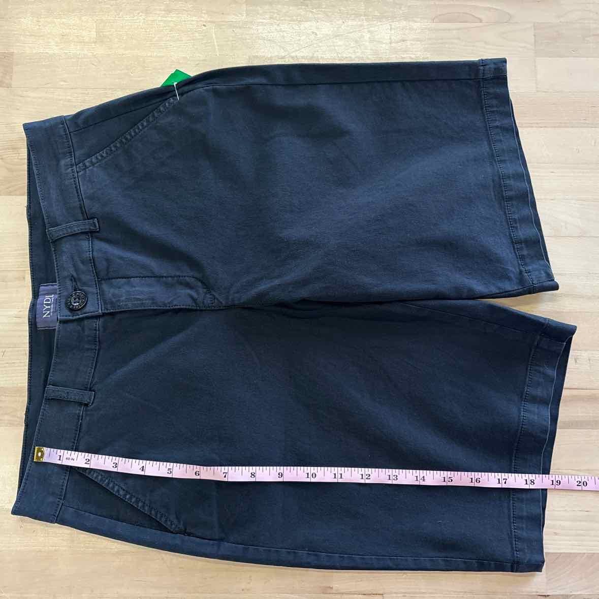 NYDJ Women Size 4P Black Preloved Shorts