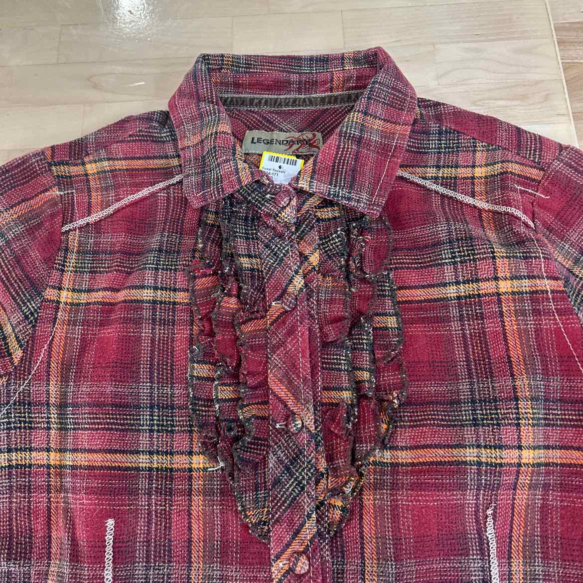 Legendary Whitetails Size M Red Preloved Flannel