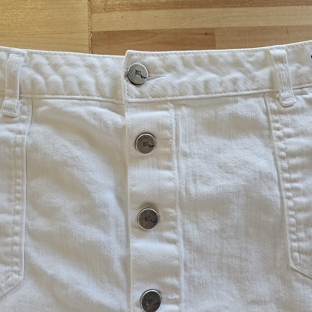 1822 Size 31 White Skirt
