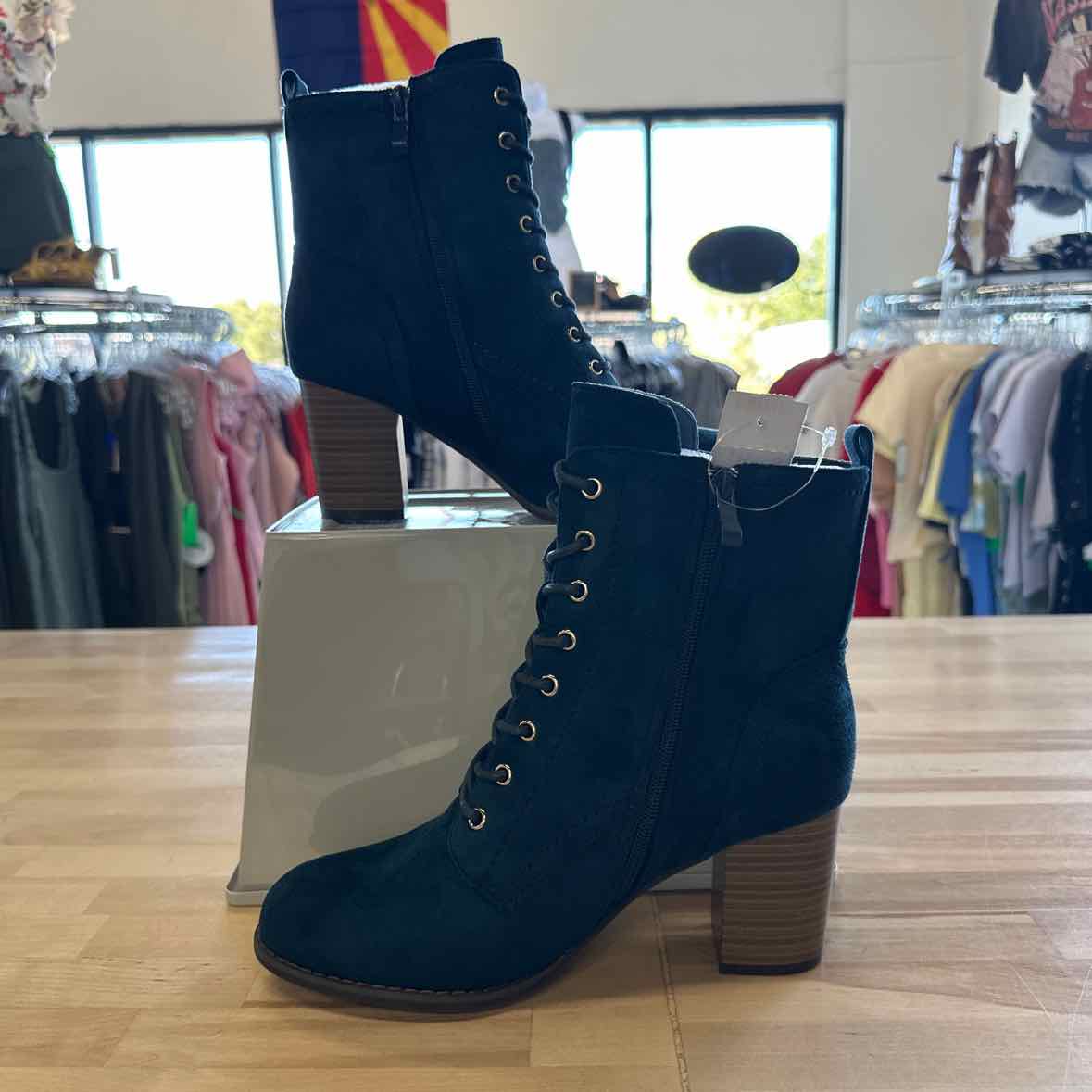 Journee Collection Shoe Size 9 Baylor Lace up Stacked Heel Booties