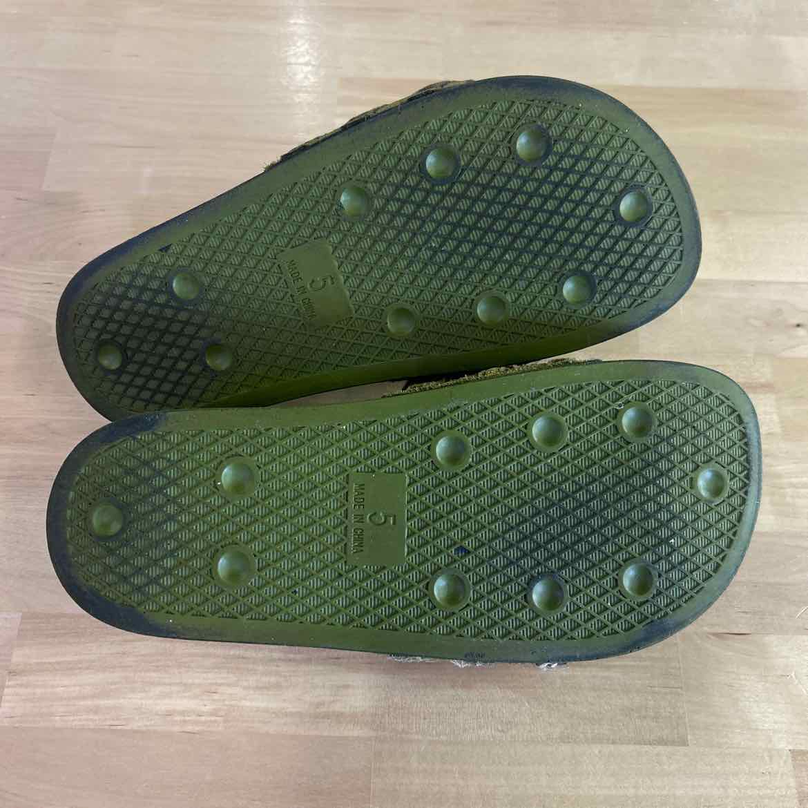 Adidas Size 5 Green Preloved Slides