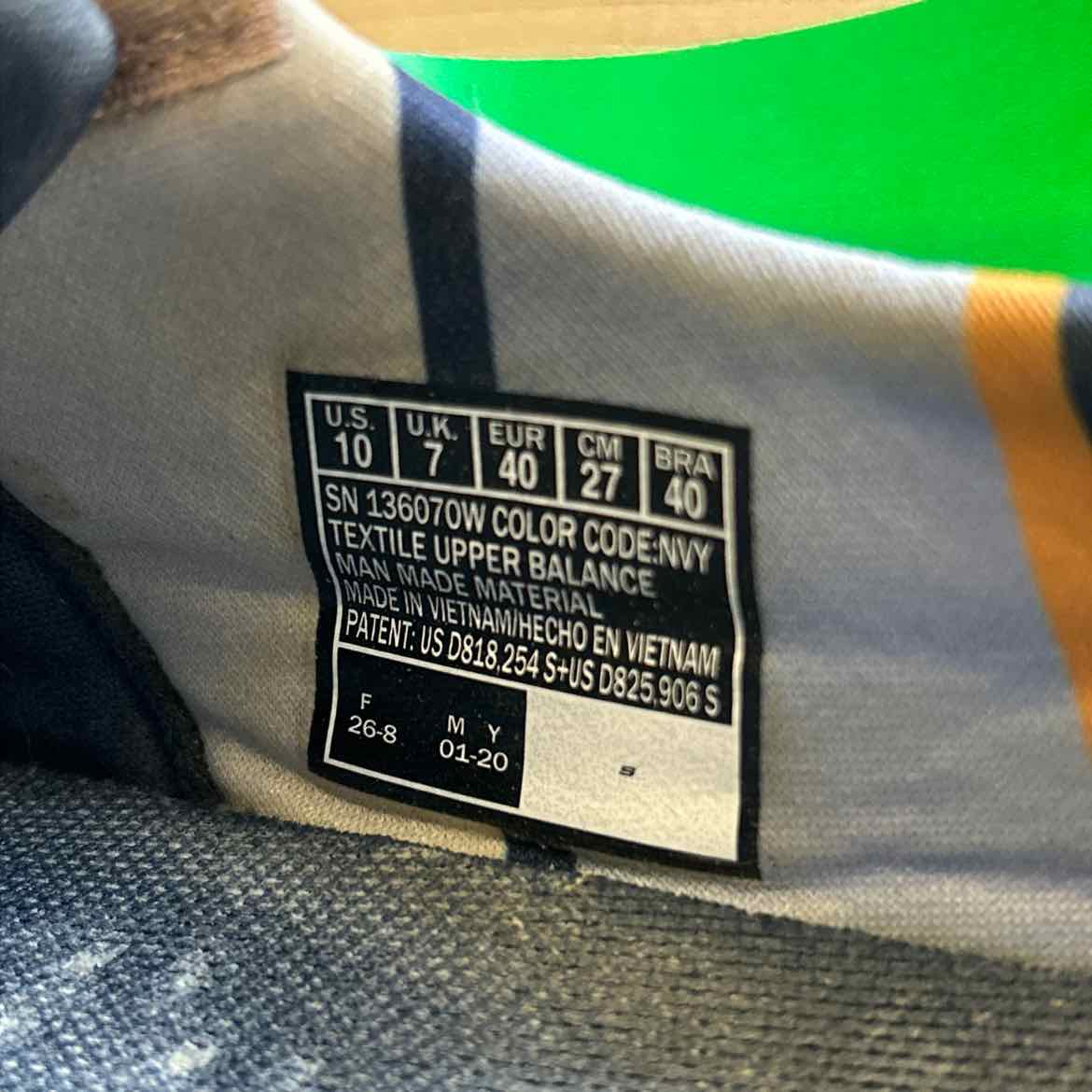 Skechers Size 10 Navy/Brown Preloved Sneakers