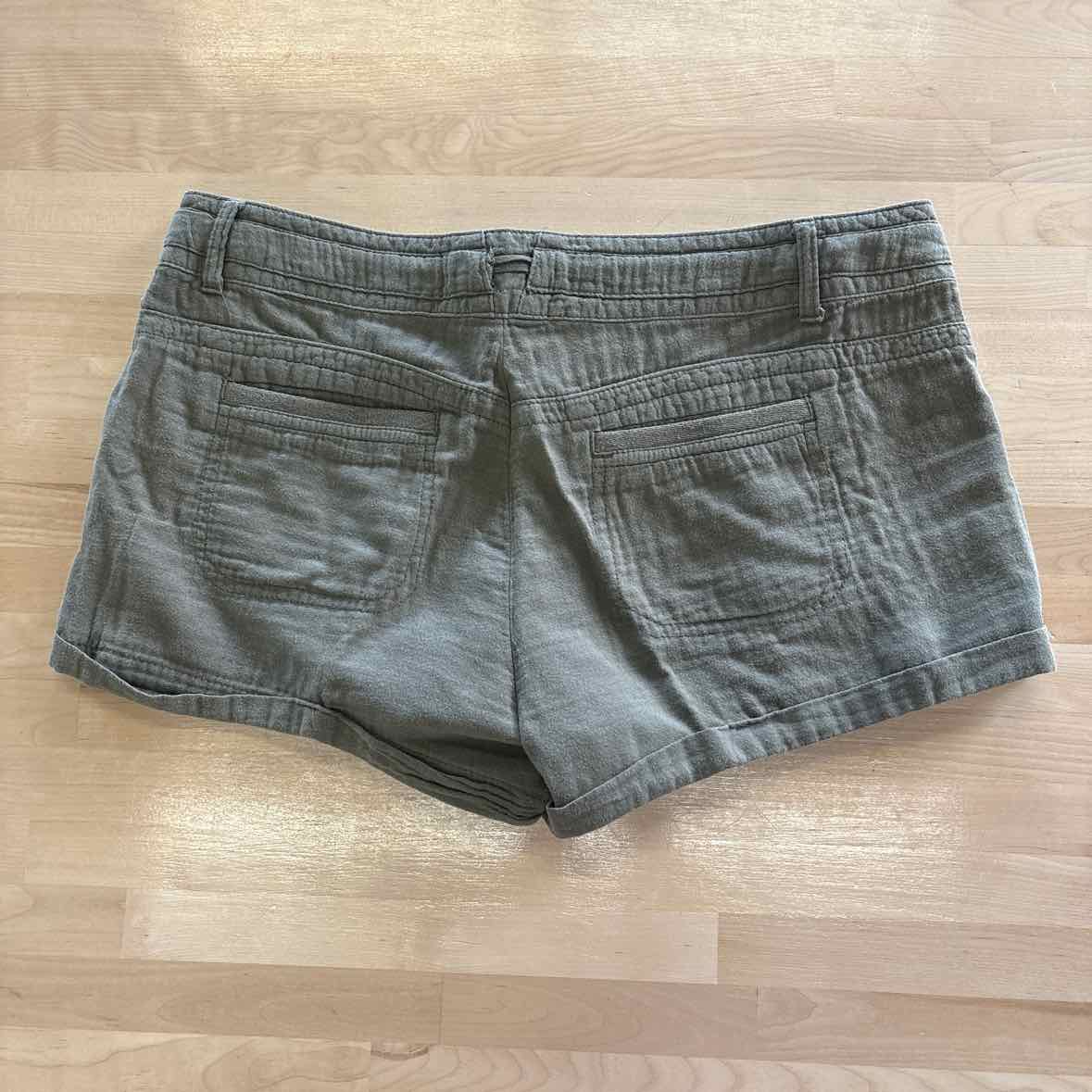 Jolt Size 9 Green Shorts