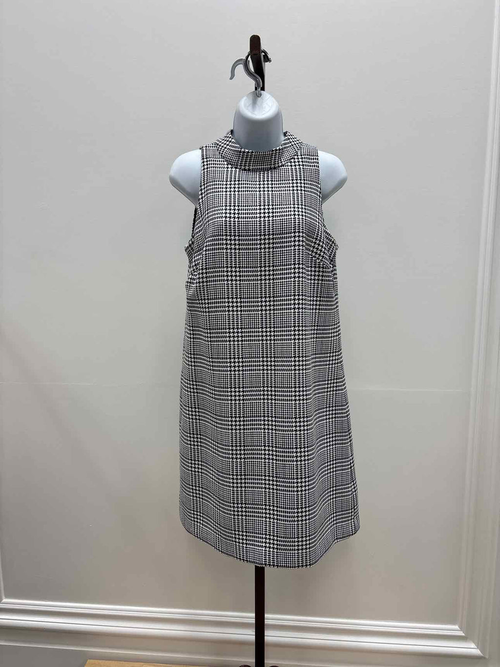 Tahari Size 4 Black White Preloved Dress
