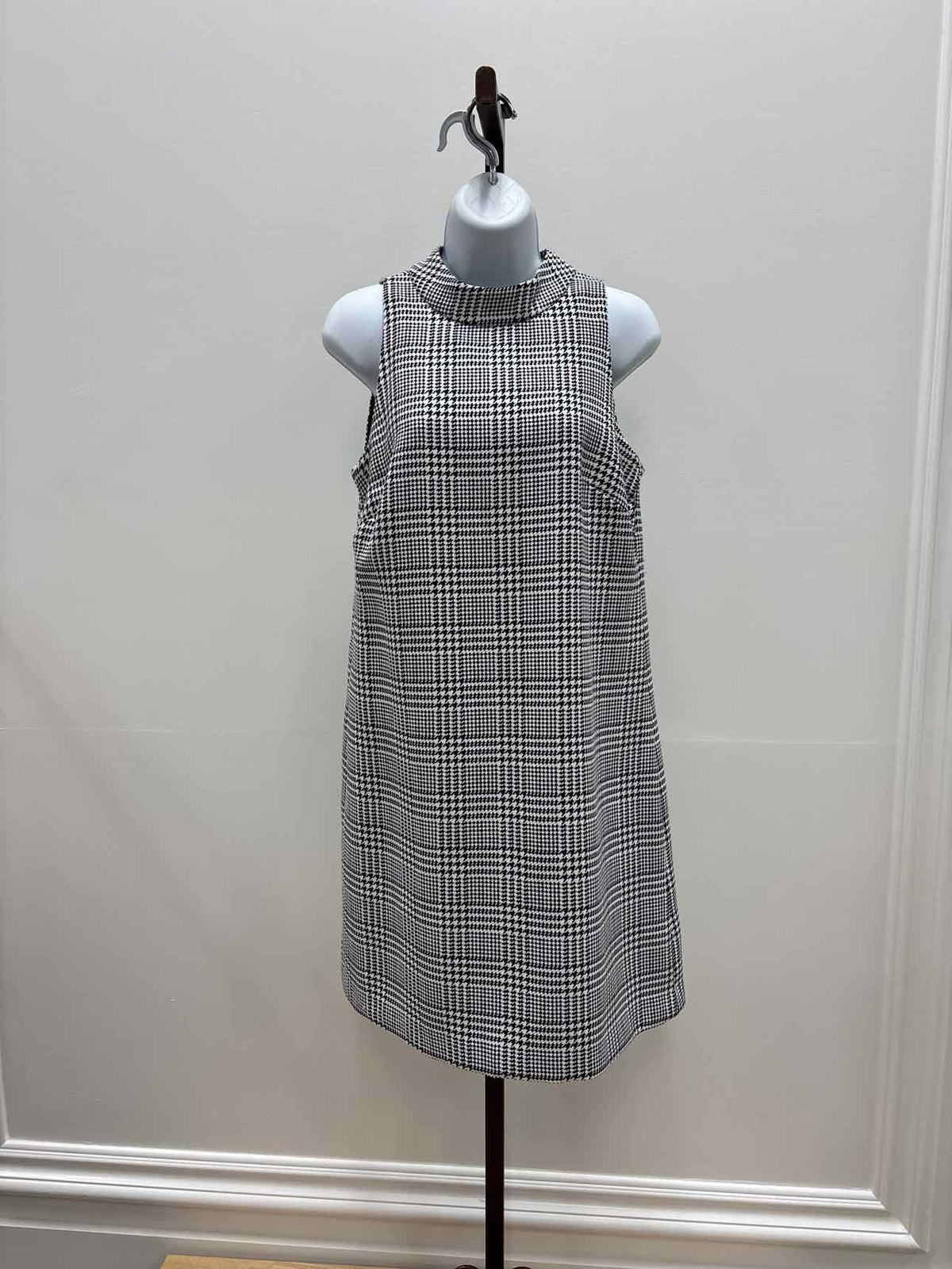 Tahari Size 4 Black White Preloved Dress