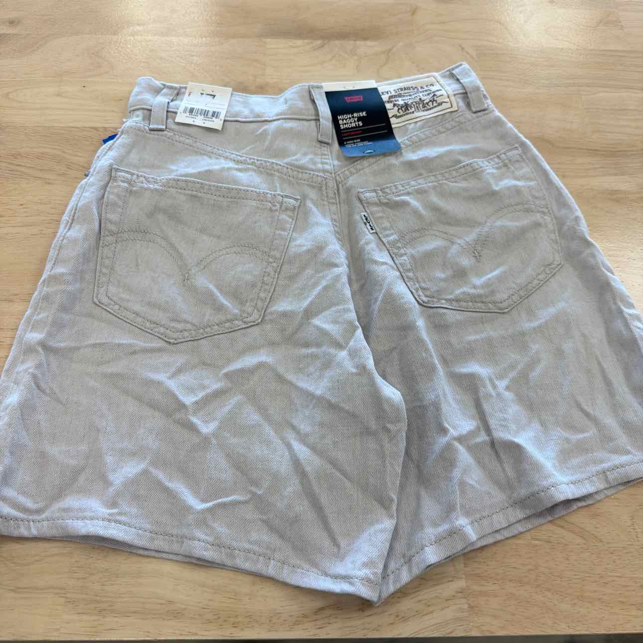 Levi's Women Size 24 Tan New Shorts